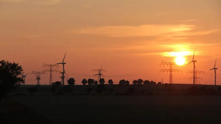 Capacity Factor Explained: Why a 100-MW Solar Farm and a 100-MW Nuclear Plant Make Very Different Amounts of Power
