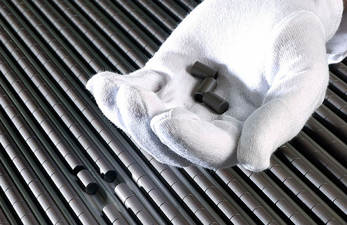 Uranium fuel pellets